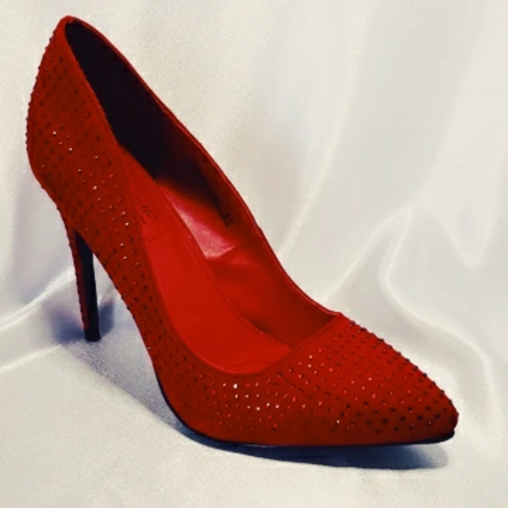 NWT Heels